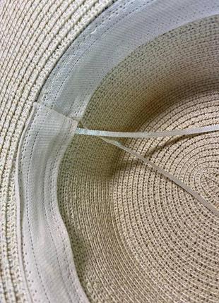 Женская солнцезащитная соломенная шляпа бежевая с широкой черной лентой (55-59)4 фото