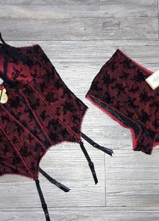 Шикарний корсет в комплекті з трусиками