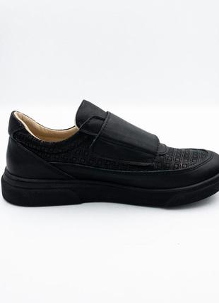 Туфлі для дівчинки закриті на липучці шкіряні  happy walk  чорний3 фото