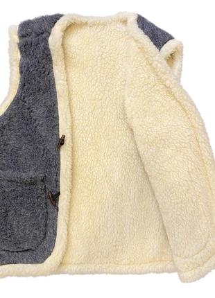 Тепла вовняна безрукавка з овчини (еко-шерсть) жіноча хутряна жилетка сіра 58-605 фото