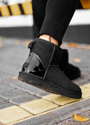 Стильные сапоги ugg classic mini black metallic с натур. мехом4 фото