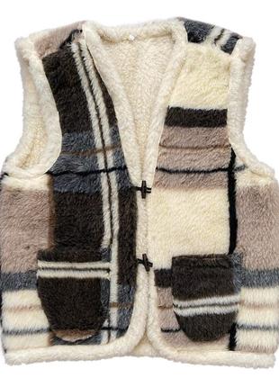 Тепла вовняна безрукавка з овчини (еко-шерсть) жіноча хутряна жилетка клітка 58-604 фото