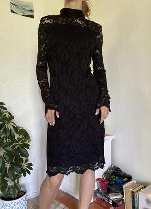 Черное платье с гипюром