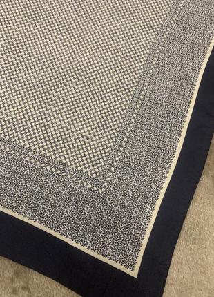 Шейный платок в синих тонах геометрический принт италия4 фото