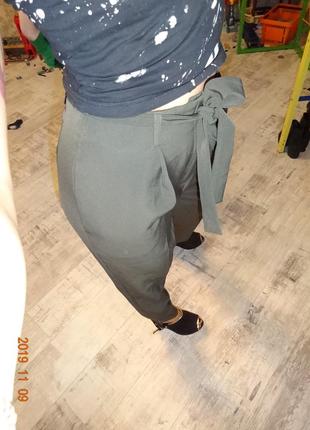 Штани хакі зі стрілками new look-10р.