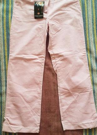 Розовые брюки вельветовые