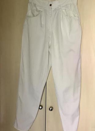 Белые легкие джинсы штаны брюки высокая талия защипы2 фото