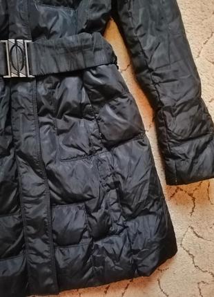 Чорне зимове пальто на пуху з капюшоном під пояс, розмір л-хл2 фото
