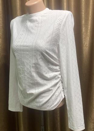 Біла ажурна блузка під прошву з довгим рукавом розмір l2 фото