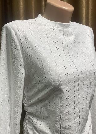 Біла ажурна блузка під прошву з довгим рукавом розмір l7 фото