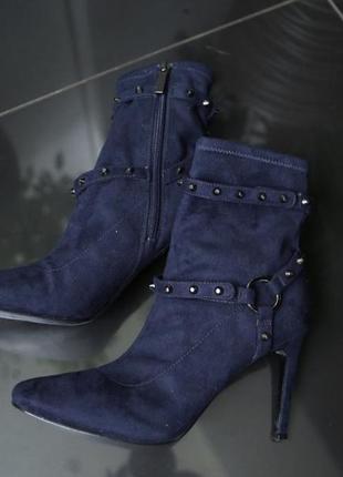 Ботинки на каблуке kendall + kylie 8 м