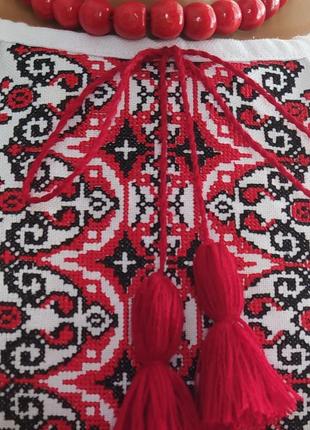 Вышиванка женская "два цвета красная" на натуральном домотканном холсте3 фото