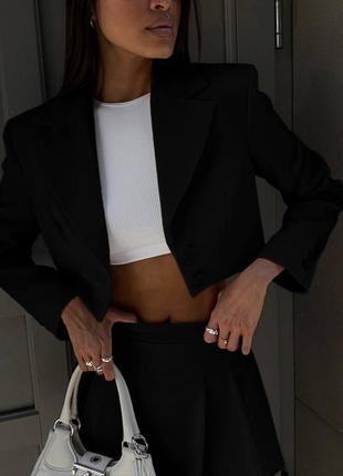 Класичний костюм трійка піджак вкороченний кроп топ спідниця шорти пліссе комплект чорний бежевий жакет юбка теніска