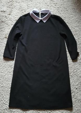 Платье с белым воротником