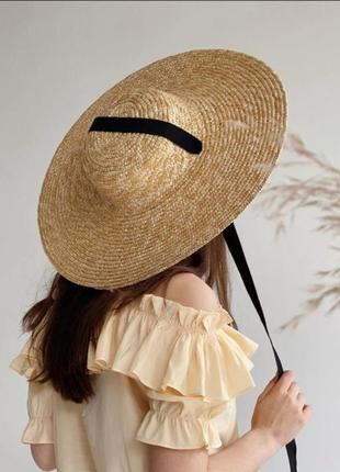 Соломенная шляпа с большими полями и ленточкой летний головной убор2 фото