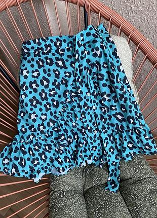 Крута леопардова спідничка