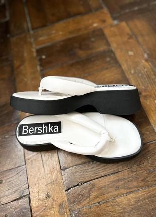 Босоножки шлепанцы bershka3 фото