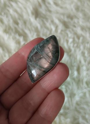 Роскошное кольцо с натуральным камнем лабрадорит7 фото