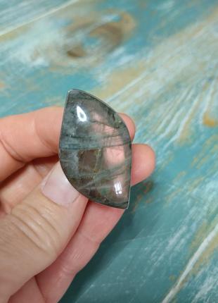 Роскошное кольцо с натуральным камнем лабрадорит1 фото