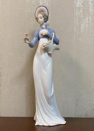 Фарфоровая статуэтка lladro «цветок для тебя».