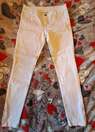 Белые стрейчевые джинсы, стильные, р.м, pimkie