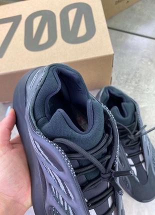 Кроссовки adidas yeezy boost 700  v3 alvah черного цвета