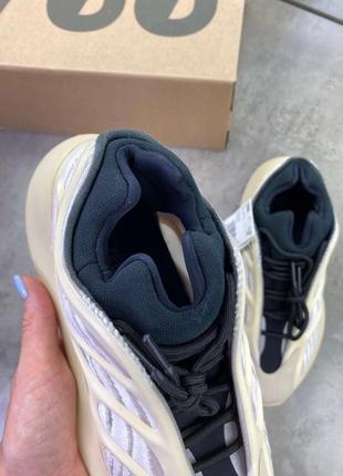 Кроссовки adidas yeezy boost 700  v3 azael бежевого цвета