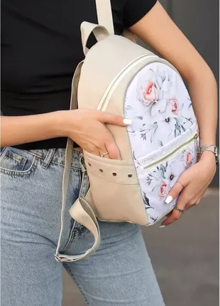 Женский рюкзак с цветочным белым принтом
