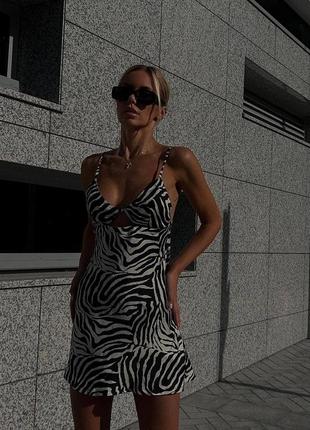 Женское платье платье летнее софт черно-белое зебра принт мини короткое на бретелях4 фото