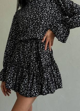 Стильне класичне класне красиве гарненьке зручне модне трендове просте плаття сукня чорна у квітковий принт