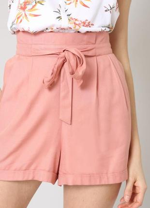 Свободные натуральные вискозные шорты с высокой посадкой и завязками на талии