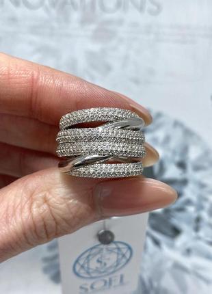 Широкое серебряное кольцо с маленькими камнями