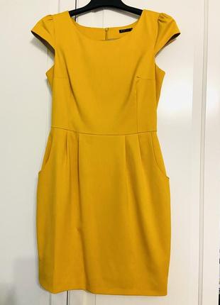 Платье желтого цвета бренда mohito