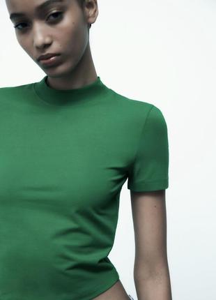 Zara massimo dutti bershka cos нова зелена футболка кофта укорочена нова колекція зара кроп топ
