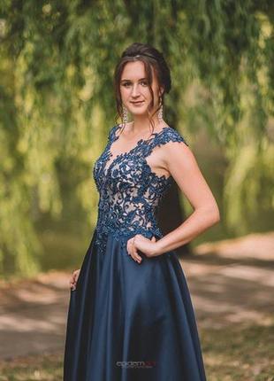 Темно синее платье в полный рост1 фото