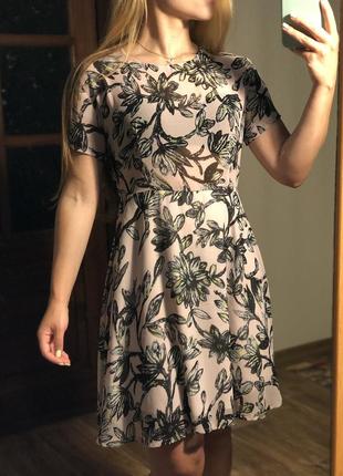 Легкое платье в цветочный принт6 фото