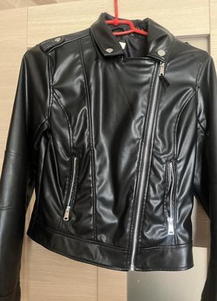 Черная демисезонная косуха h&m
