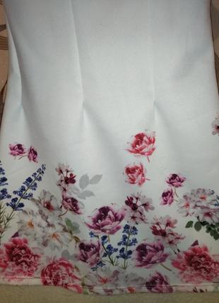 Белое  нарядное платье в цветочный принт на девочку 5/6л2 фото