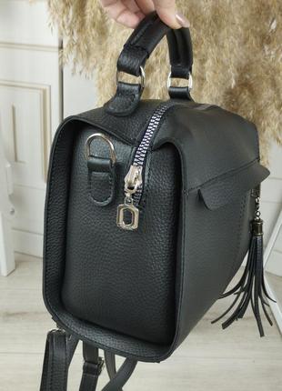 Жіноча сумка-рюкзак чорного кольору10 фото