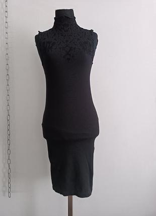Платье черное по фигуре с перфорацией forever 21, m7 фото