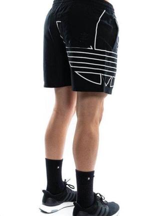 Adidas шорти зі свіжих колекцій вишите лого на задній кишені2 фото