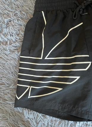 Adidas шорти зі свіжих колекцій вишите лого на задній кишені3 фото