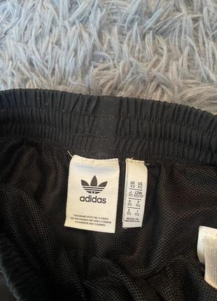 Adidas шорти зі свіжих колекцій вишите лого на задній кишені5 фото