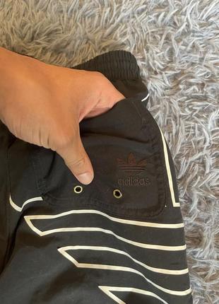 Adidas шорти зі свіжих колекцій вишите лого на задній кишені8 фото