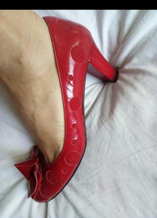 Яркие красные туфли лодочки натур кожа лак замш от topo line7 фото