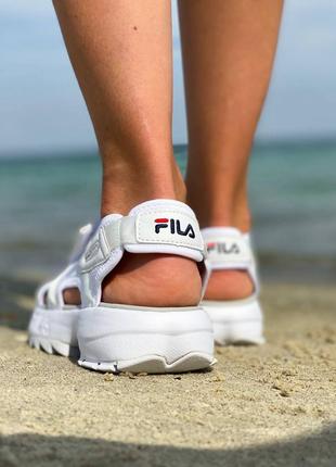 Босоніжки жіночі сандалії fila disruptor sandal white2 фото