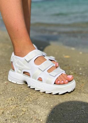 Босоніжки жіночі сандалії fila disruptor sandal white6 фото