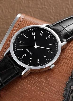Подарунковий набір для чоловіків: наручний годинник з 4 стильними браслетами - діам. 4 см, довж. 24 см, шир рем 2 см, без коробки.4 фото