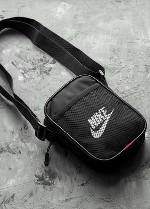 Чоловіча спортивна барсетка через плече nike чорна тканинна на 4 відділення молодіжна сумка-месенджер