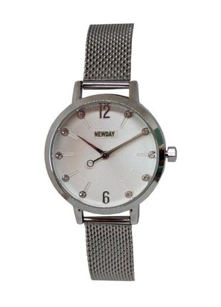 Часы женские наручные на миланском браслете2 фото